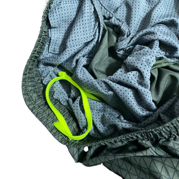 Under Armour Mens Athletic Shorts Size XL Heat Gear Fitted Lined Green Pockets - Picture 3 of 13